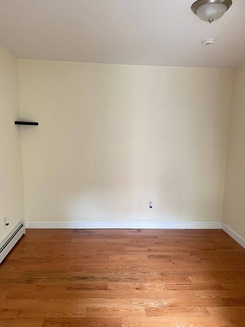 Apartment for rent at 293-301 Farmington Ave, Hartford, CT 06105
