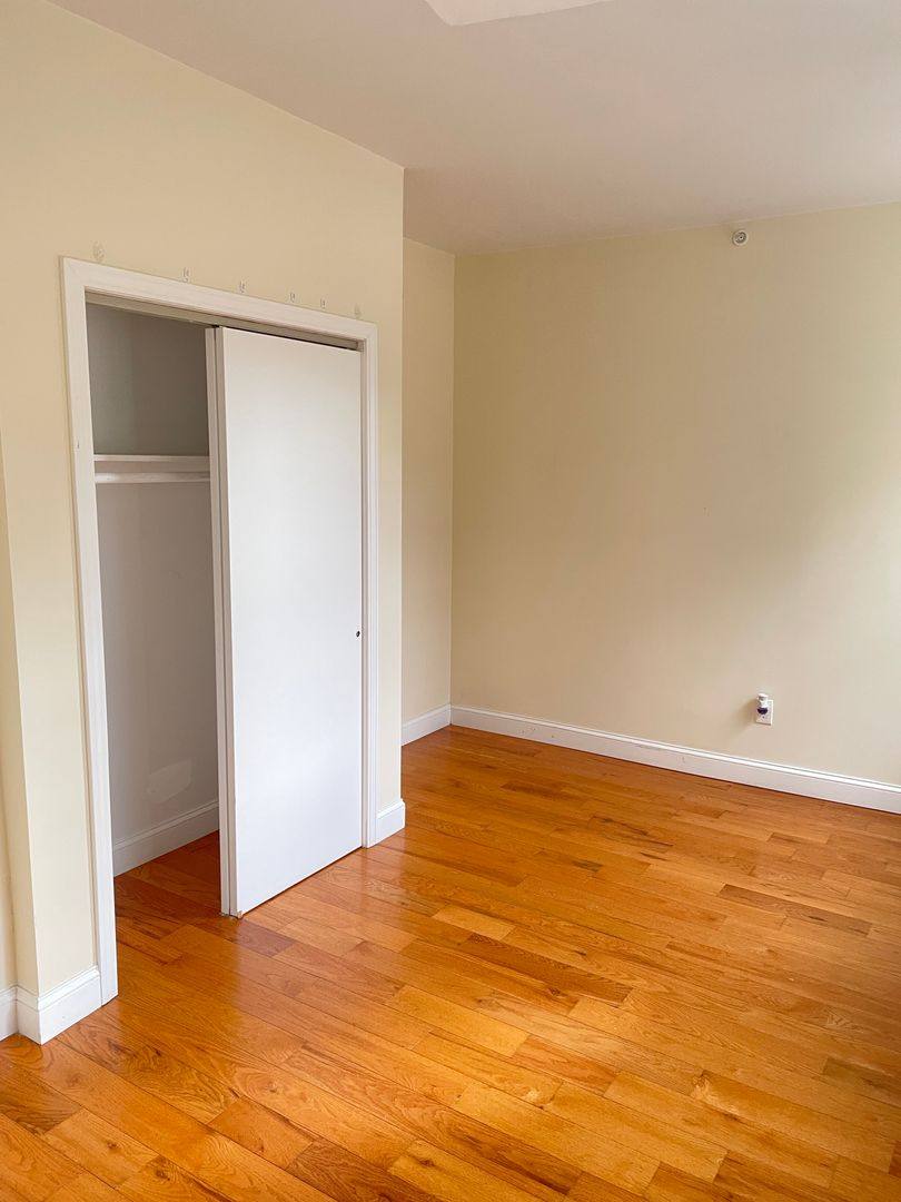 Apartment for rent at 293-301 Farmington Ave, Hartford, CT 06105