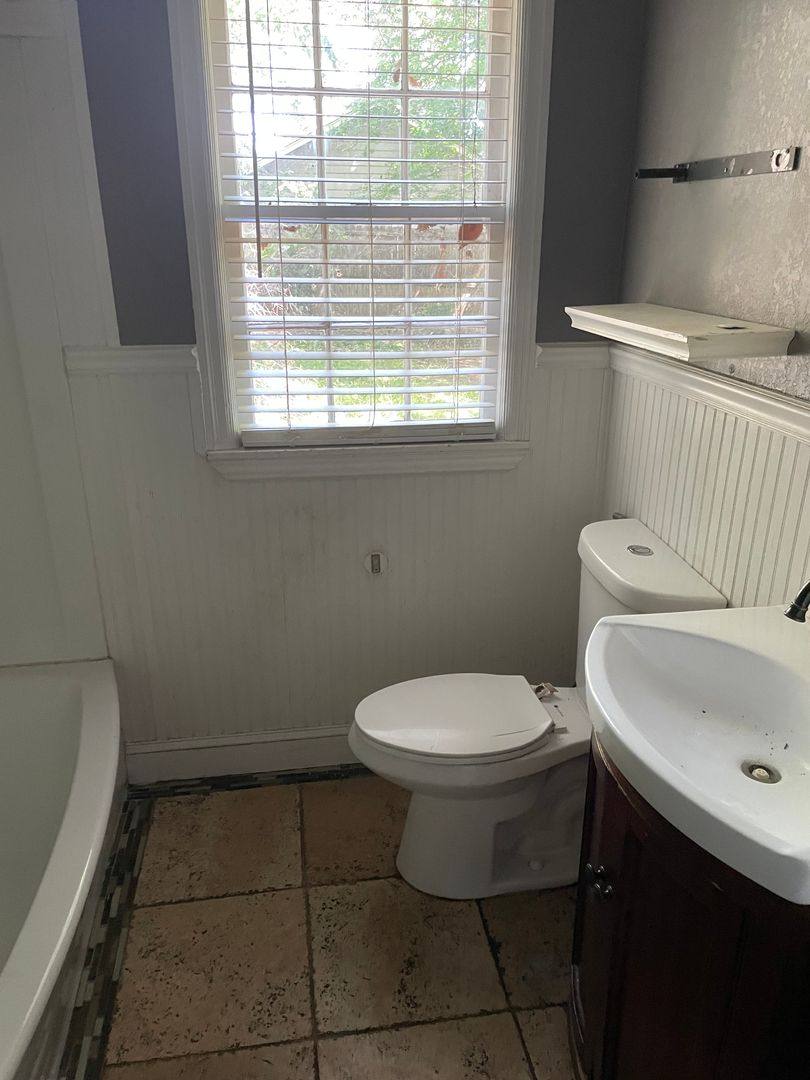 House for rent at 2022 Courtland Place, Memphis, TN 38104