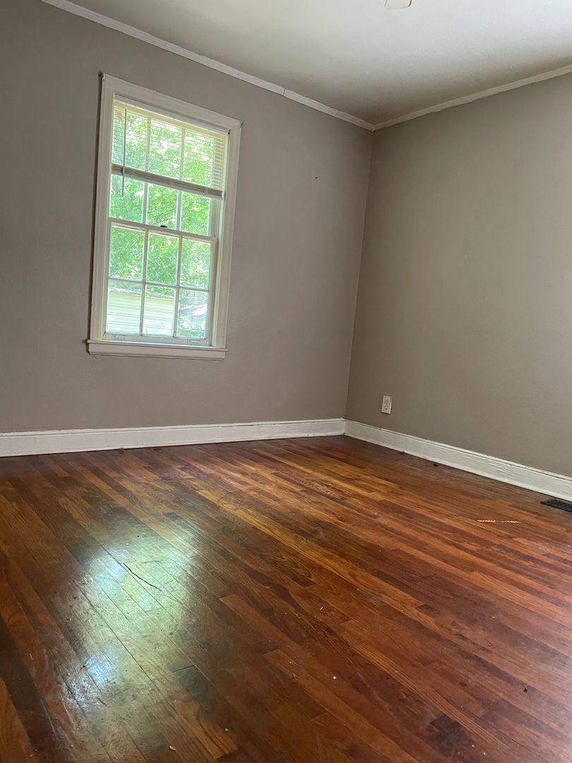 House for rent at 2022 Courtland Place, Memphis, TN 38104