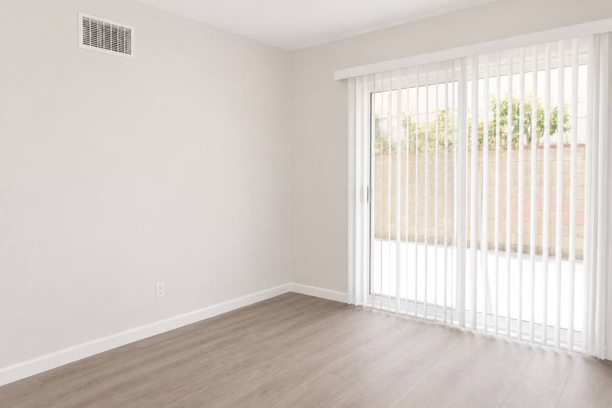 Apartment for rent at 1690 W Blvd, Los Angeles, CA 90019