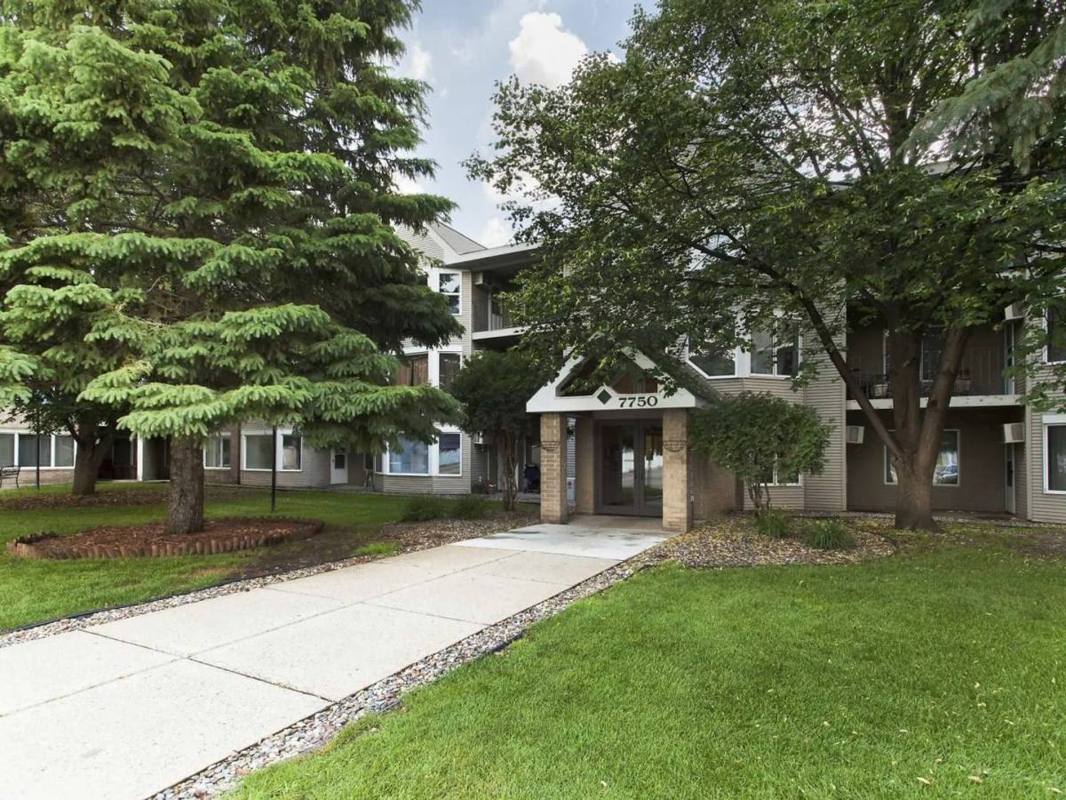 Apartment for rent at 7750 Whitney Dr, Saint Paul, MN 55124