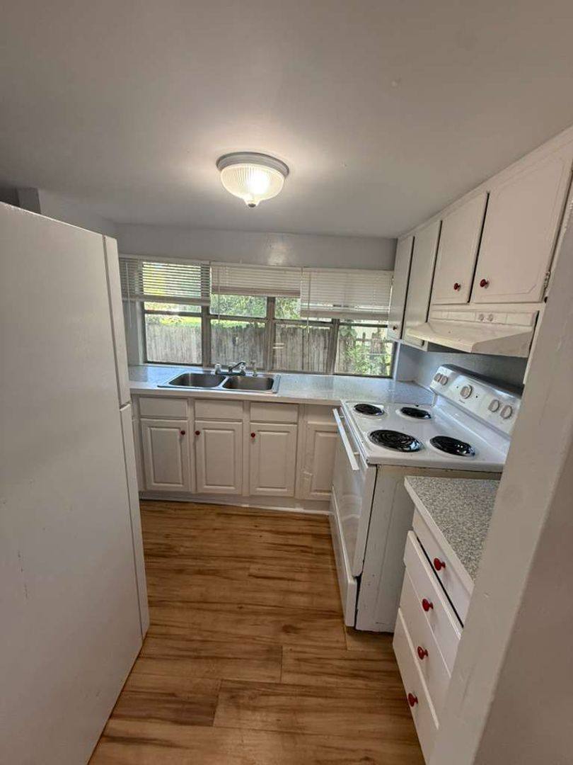 Apartment for rent at 7661 Bentwillow Dr, Jacksonville, FL 32244