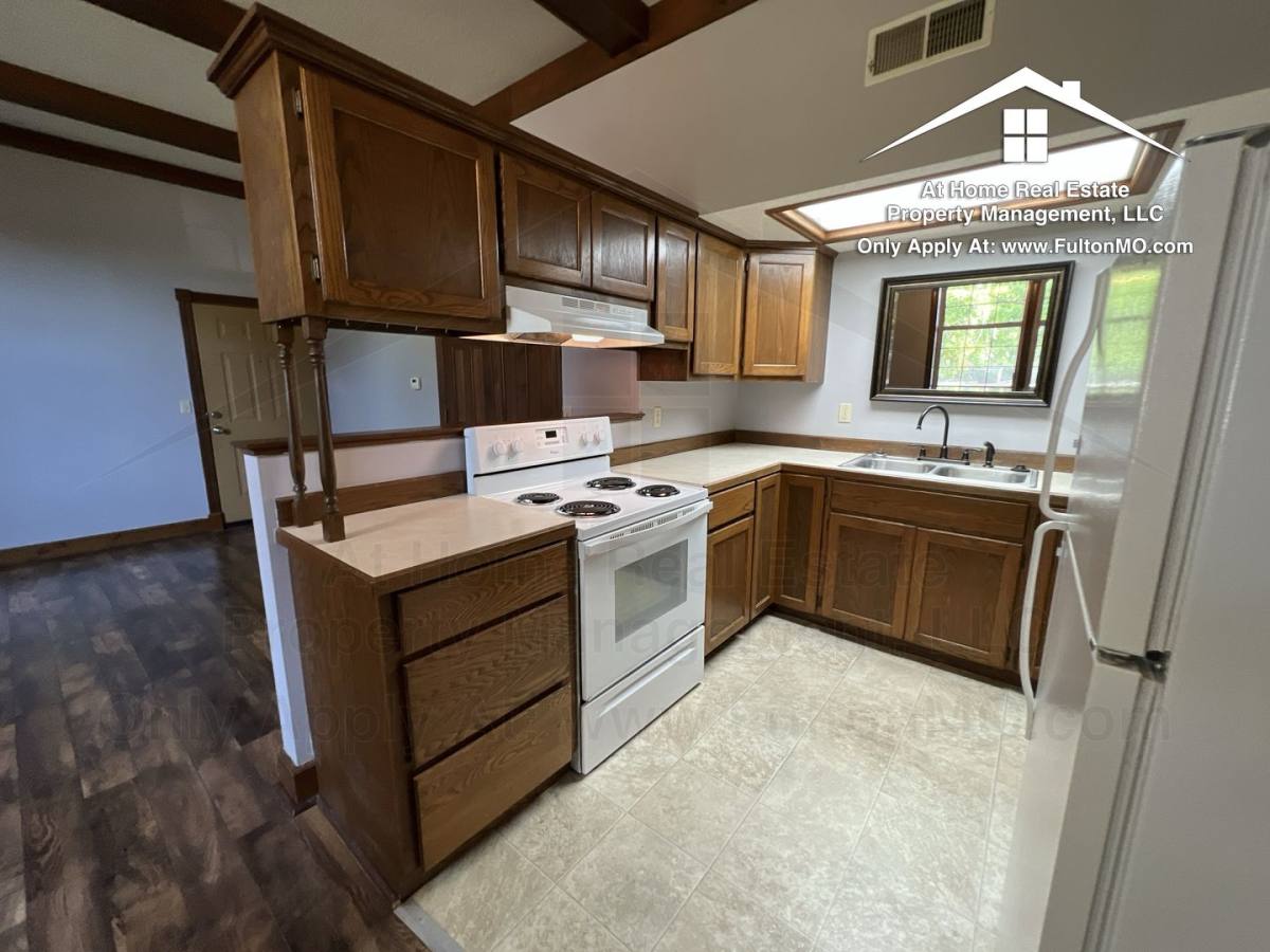 Apartment for rent at 103 E 10th St #2, Fulton, MO 65251