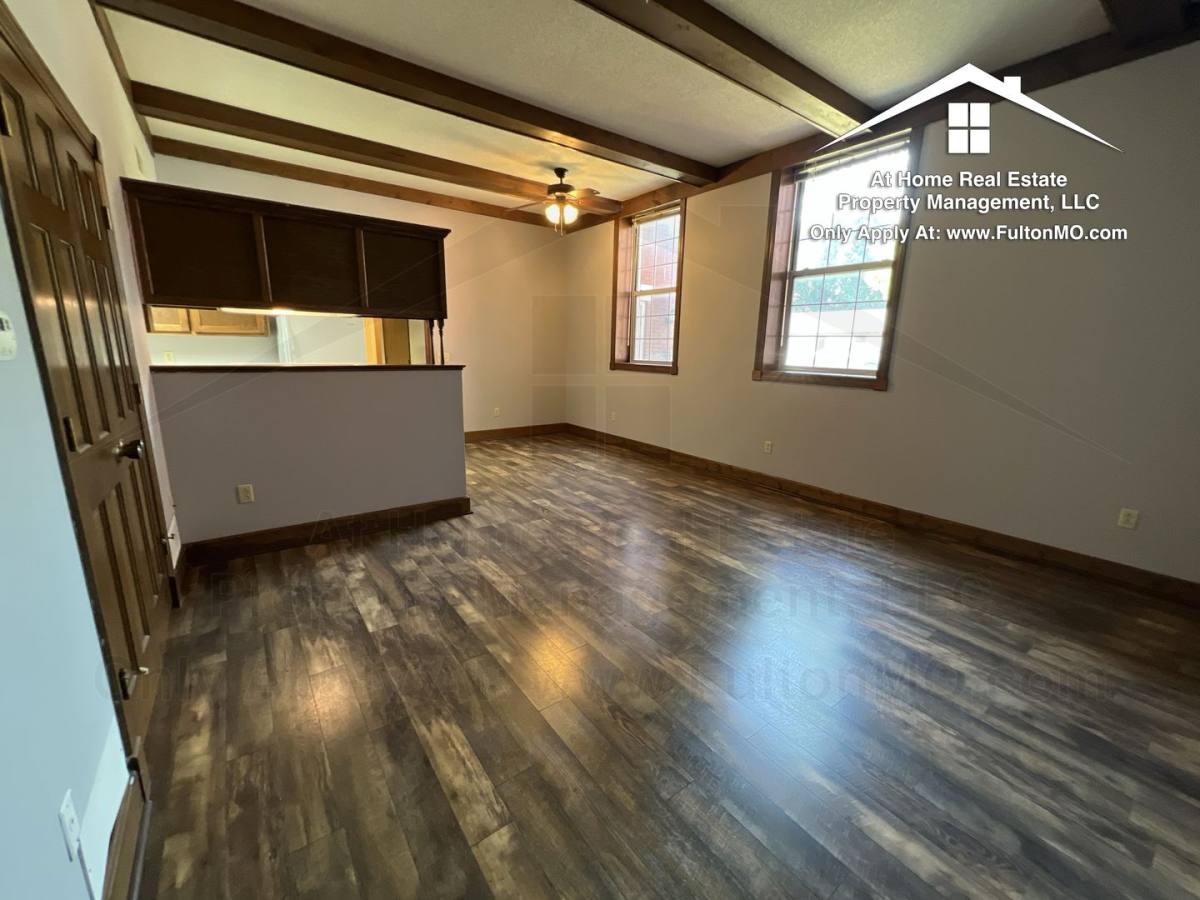 Apartment for rent at 103 E 10th St #2, Fulton, MO 65251