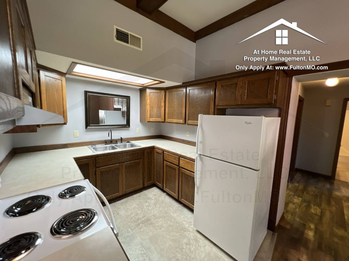 Apartment for rent at 103 E 10th St #2, Fulton, MO 65251