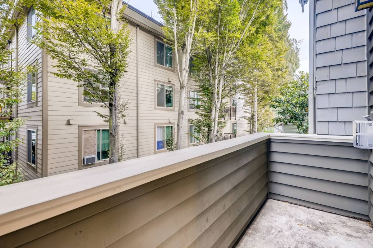 Townhouse for rent at 1108 Taylor Ave N, Seattle, WA 98109