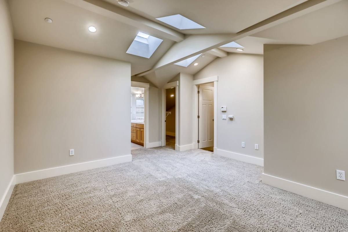 Townhouse for rent at 1108 Taylor Ave N, Seattle, WA 98109