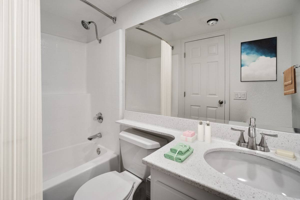 Apartment for rent at 20702 El Toro Rd, Lake Forest, CA 92630