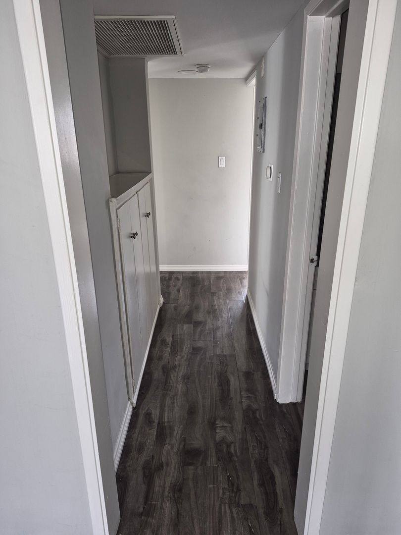 Apartment for rent at 12311 Chandler Blvd, Valley Village, CA 91607