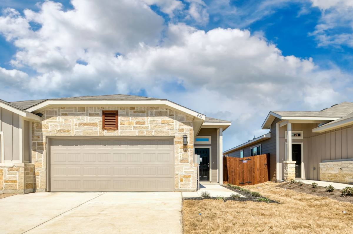 Townhouse for rent at 645 Fallow Dr, Venus, TX 76084
