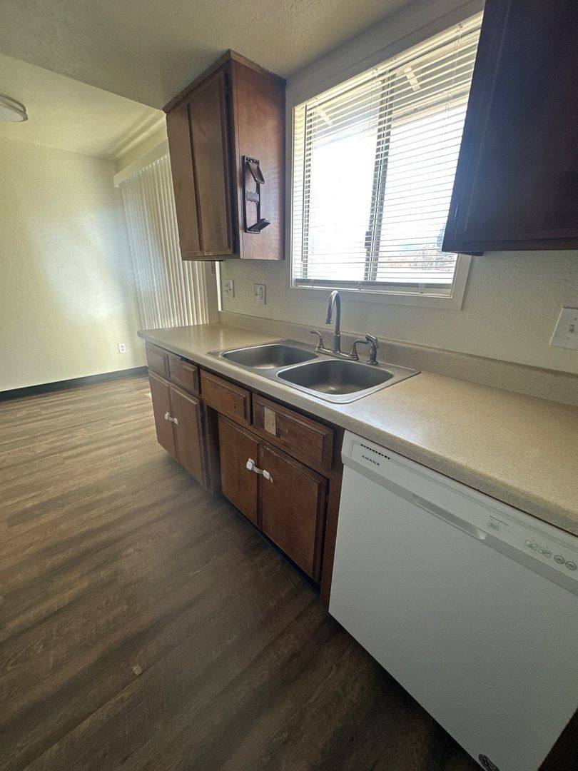 Apartment for rent at 1418 & 1420 Pleasant Ave, Klamath Falls, OR 97601