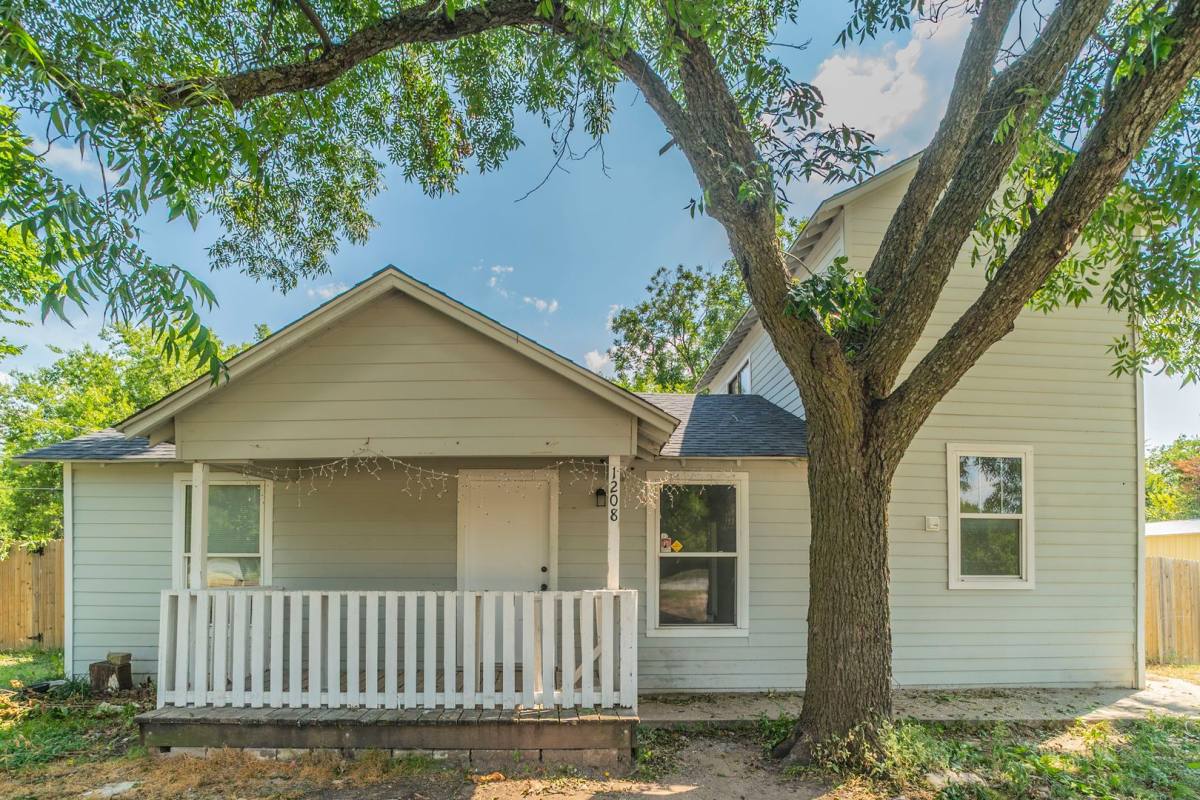 House for rent at 1208 Dan Gould Dr, Arlington, TX 76001