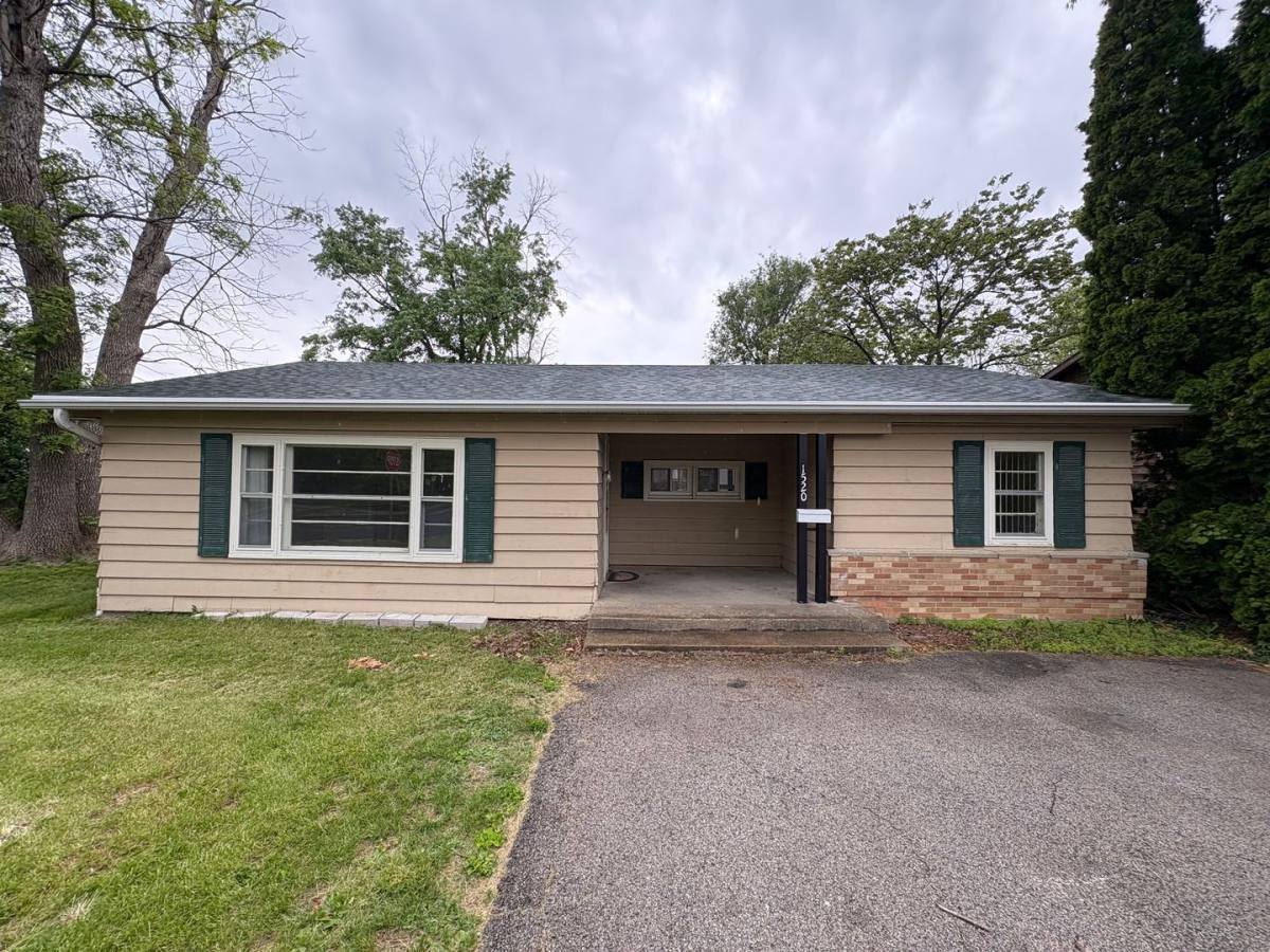 1520 A St, Charleston, IL 61920