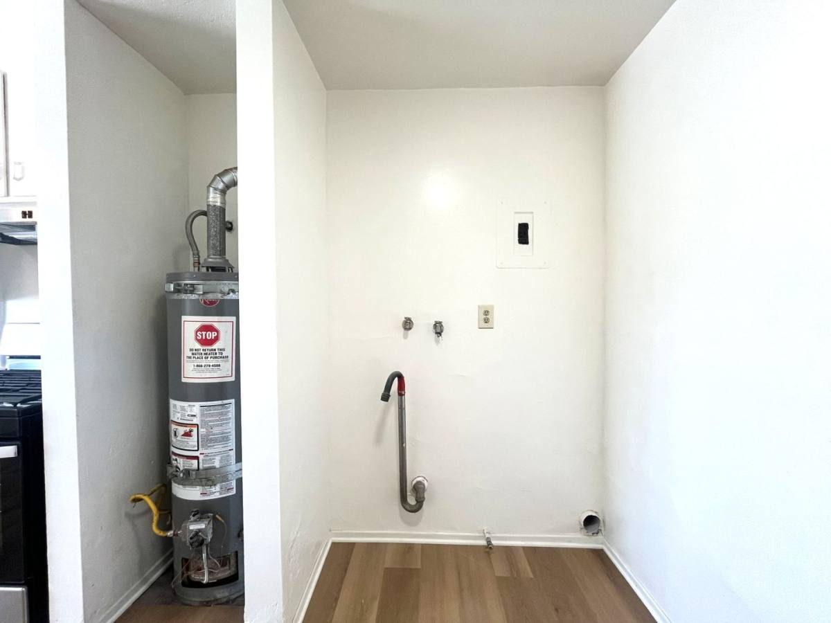 Apartment for rent at 307-319 E 6th St, Azusa, CA 91702