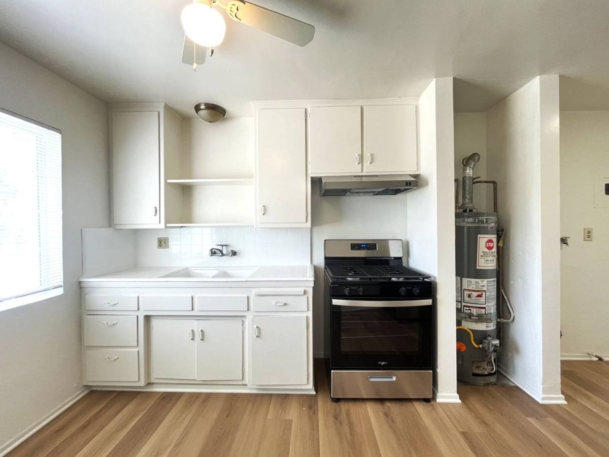 Apartment for rent at 307-319 E 6th St, Azusa, CA 91702