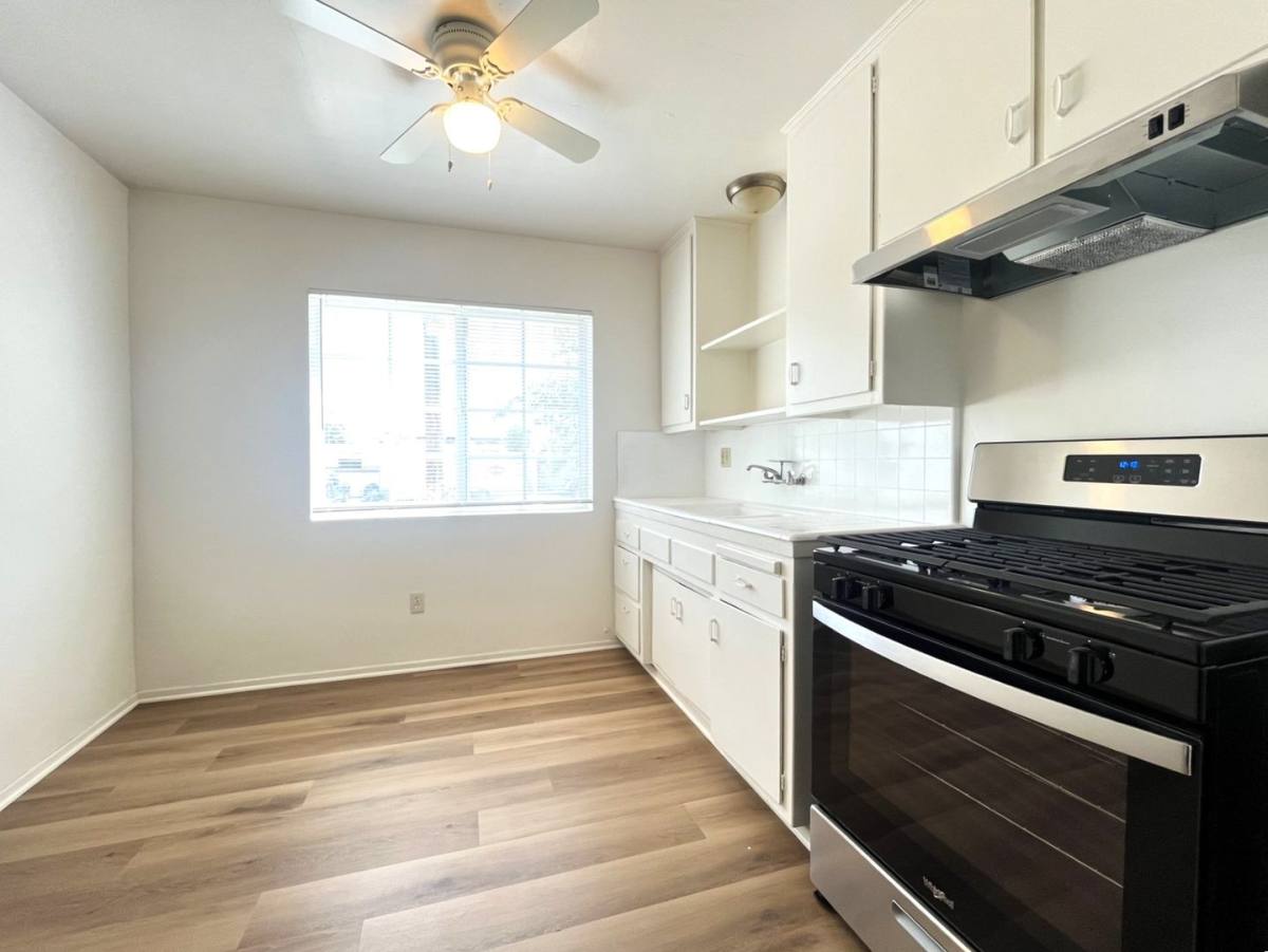 Apartment for rent at 307-319 E 6th St, Azusa, CA 91702