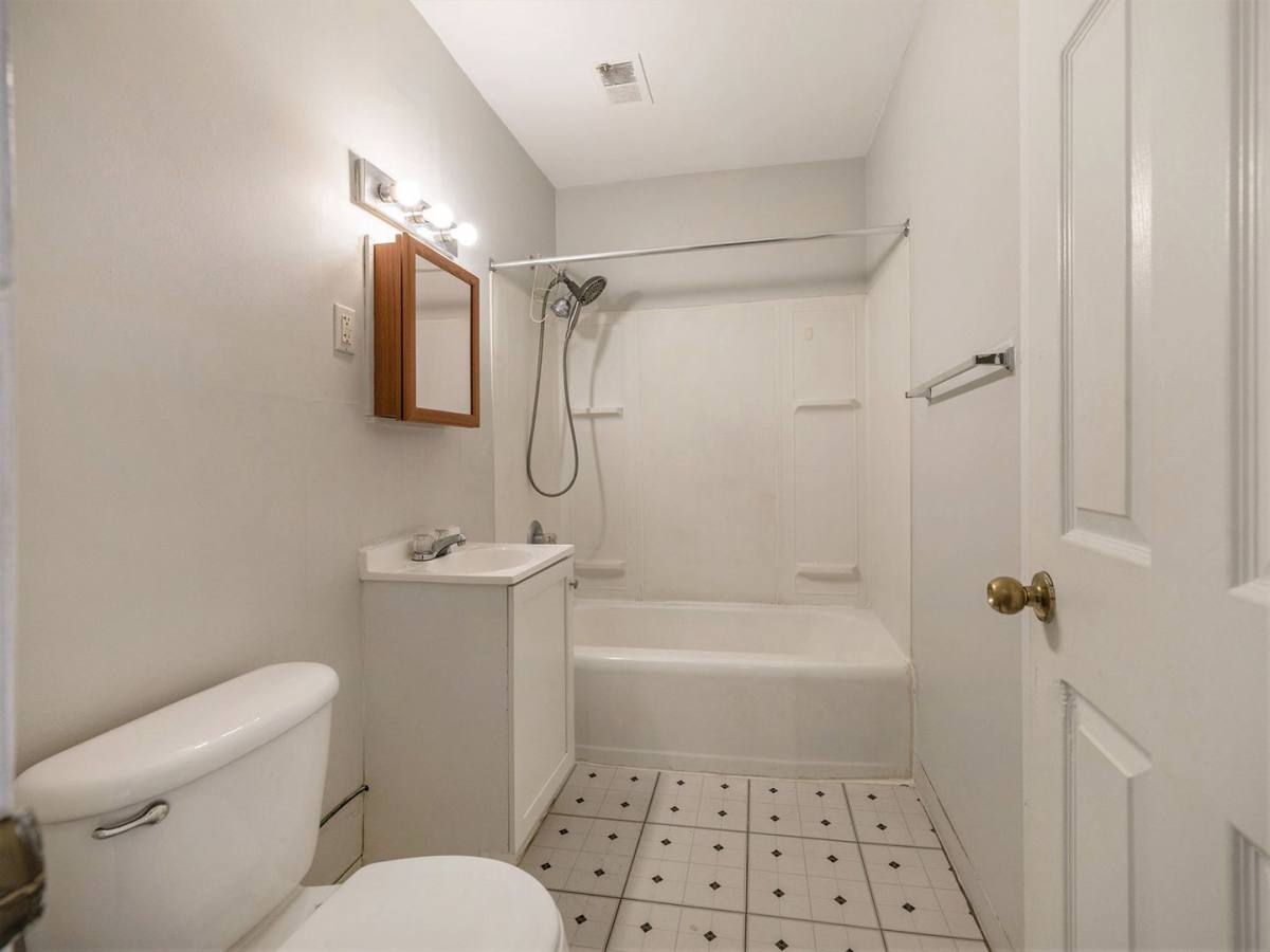 Apartment for rent at 2416 S 16th St, Omaha, NE 68108