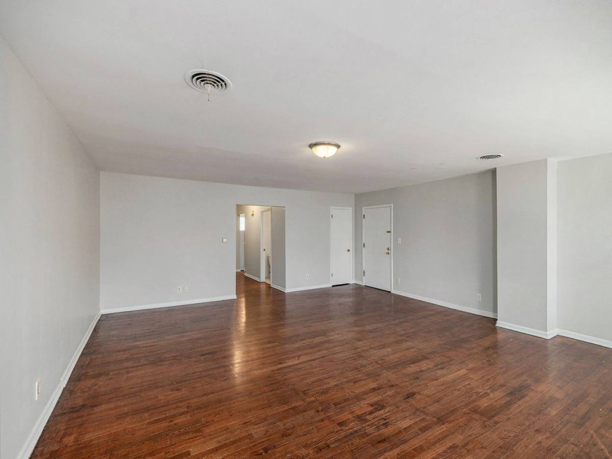 Apartment for rent at 2416 S 16th St, Omaha, NE 68108