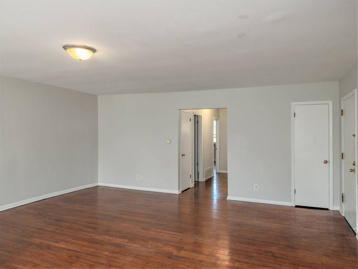 Apartment for rent at 2416 S 16th St, Omaha, NE 68108