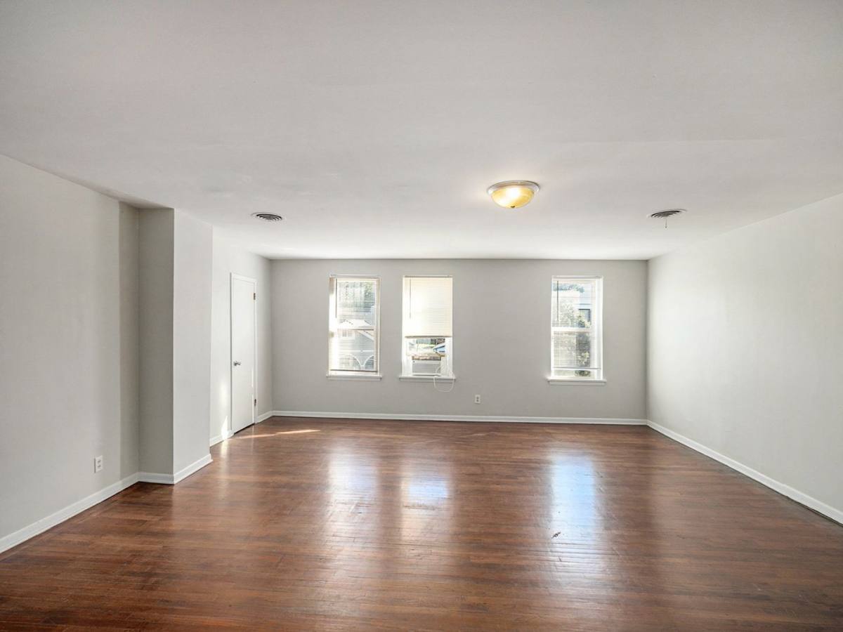 Apartment for rent at 2416 S 16th St, Omaha, NE 68108