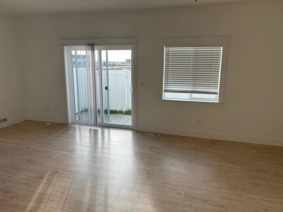 Townhouse for rent at 316 S 3rd W, Sugar City, ID 83448