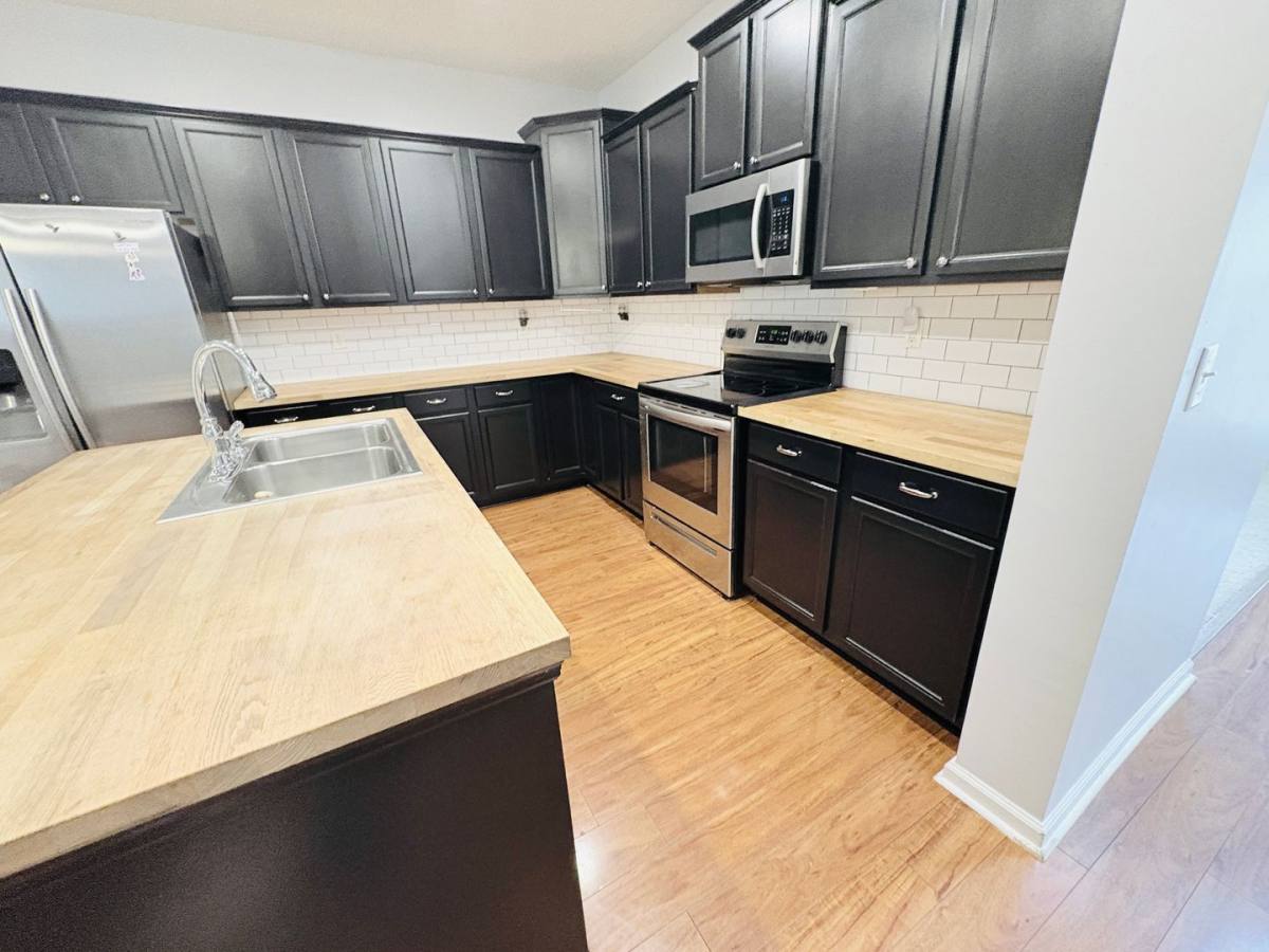 House for rent at 5950 Round Table Rd, Jacksonville, FL 32254