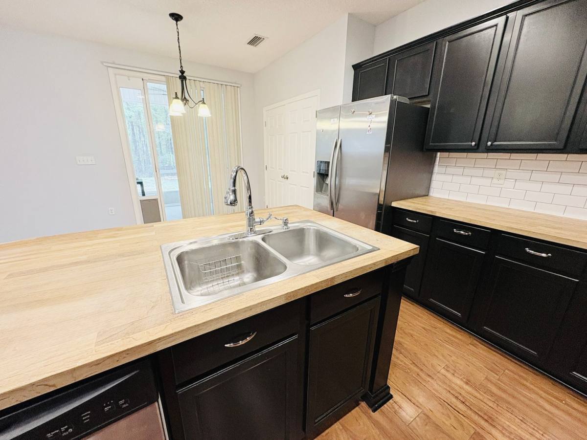 House for rent at 5950 Round Table Rd, Jacksonville, FL 32254