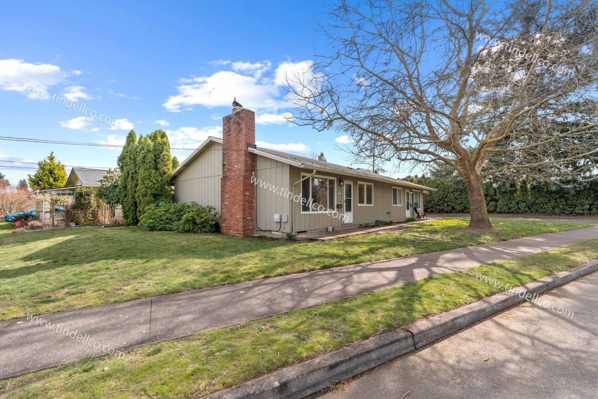 House for rent at 7040 N Carey St, Portland, OR 97203