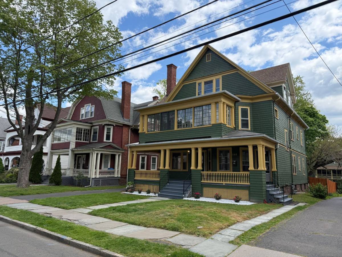 Apartment for rent at 260-262 Oxford St, Hartford, CT 06105