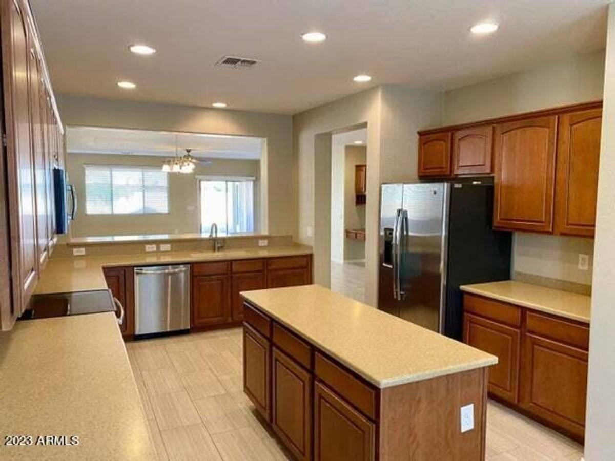 House for rent at 654 W Desert Mountain Dr, San Tan Valley, AZ 85143