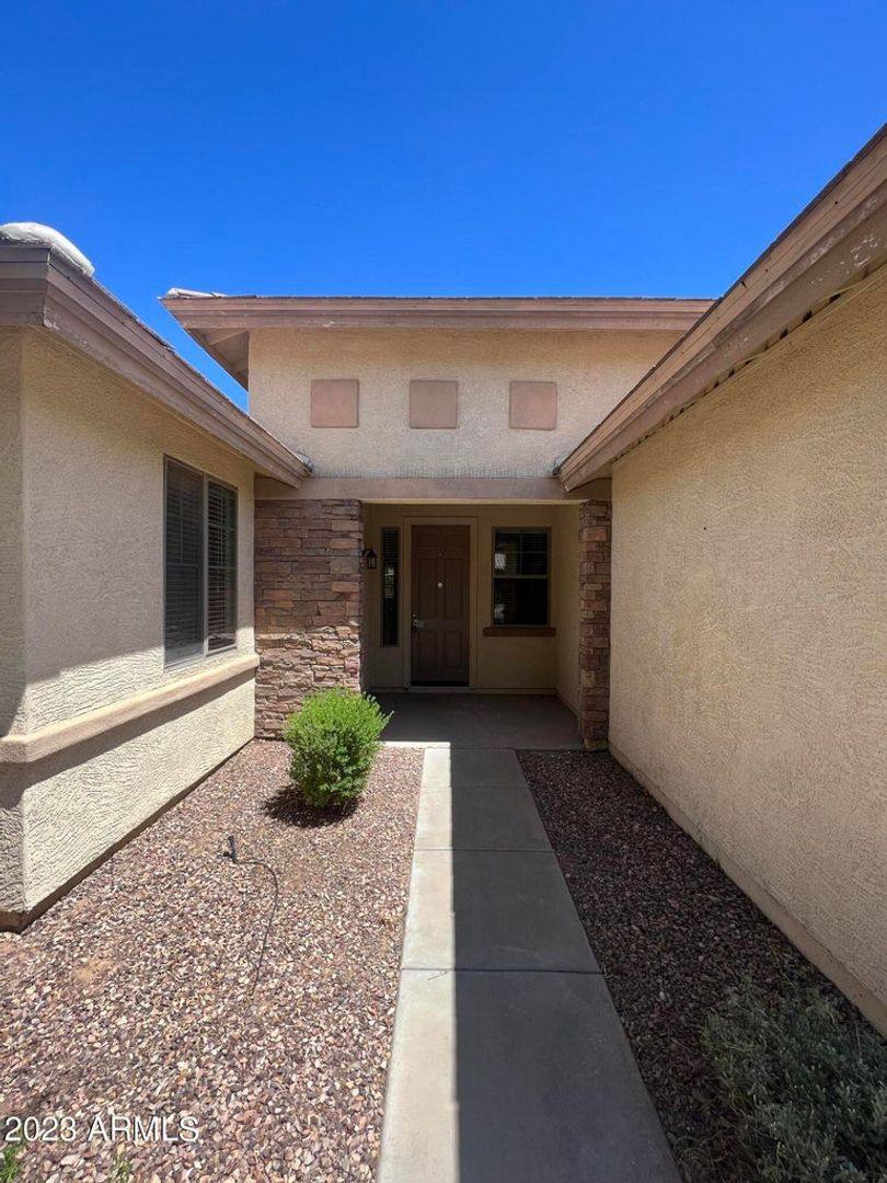 House for rent at 654 W Desert Mountain Dr, San Tan Valley, AZ 85143