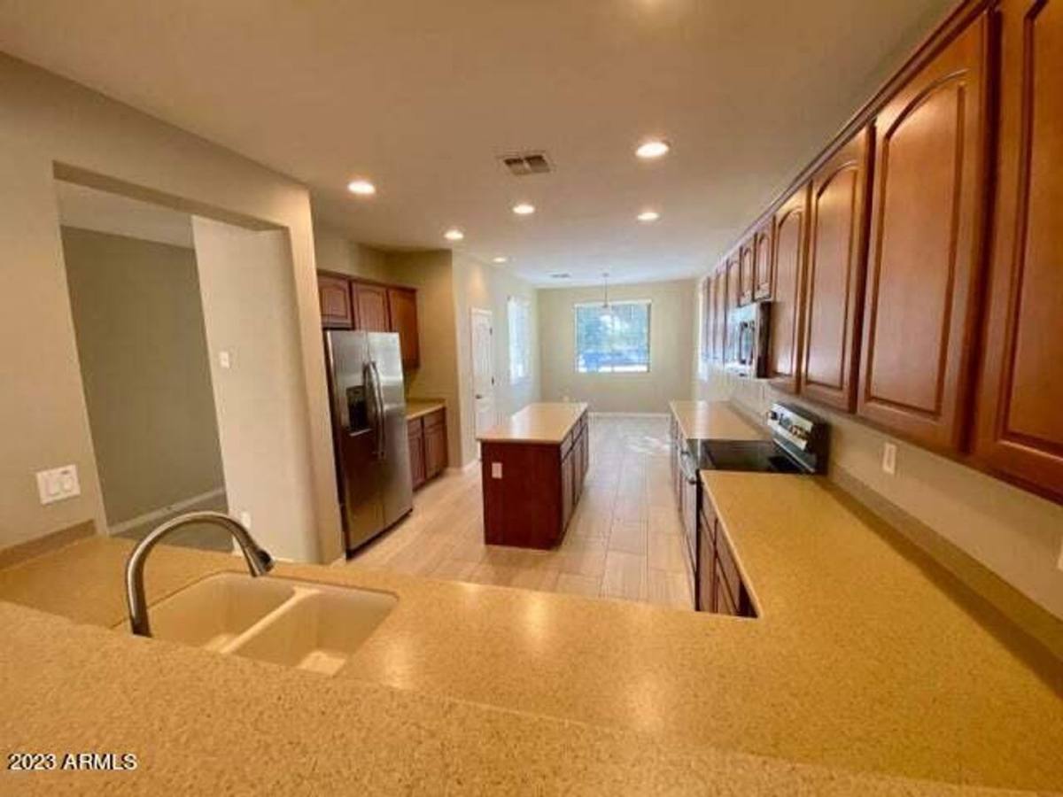 House for rent at 654 W Desert Mountain Dr, San Tan Valley, AZ 85143