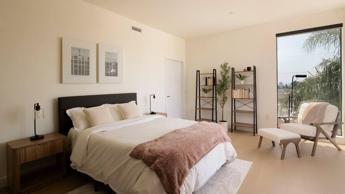 Apartment for rent at 806 N Edinburgh Ave, Los Angeles, CA 90046