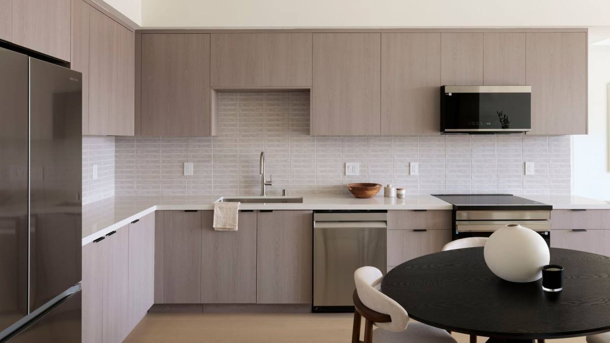 Apartment for rent at 806 N Edinburgh Ave, Los Angeles, CA 90046