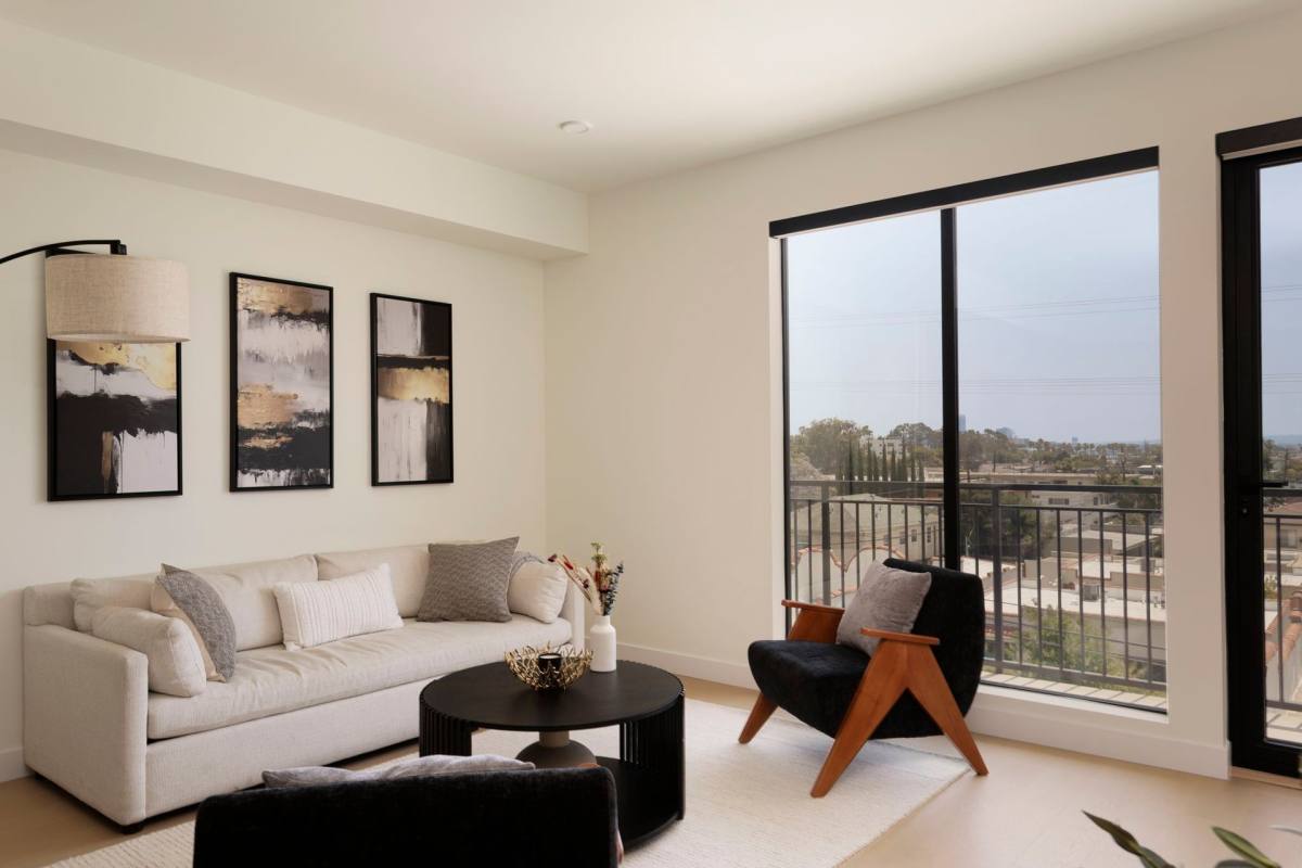 Apartment for rent at 806 N Edinburgh Ave, Los Angeles, CA 90046