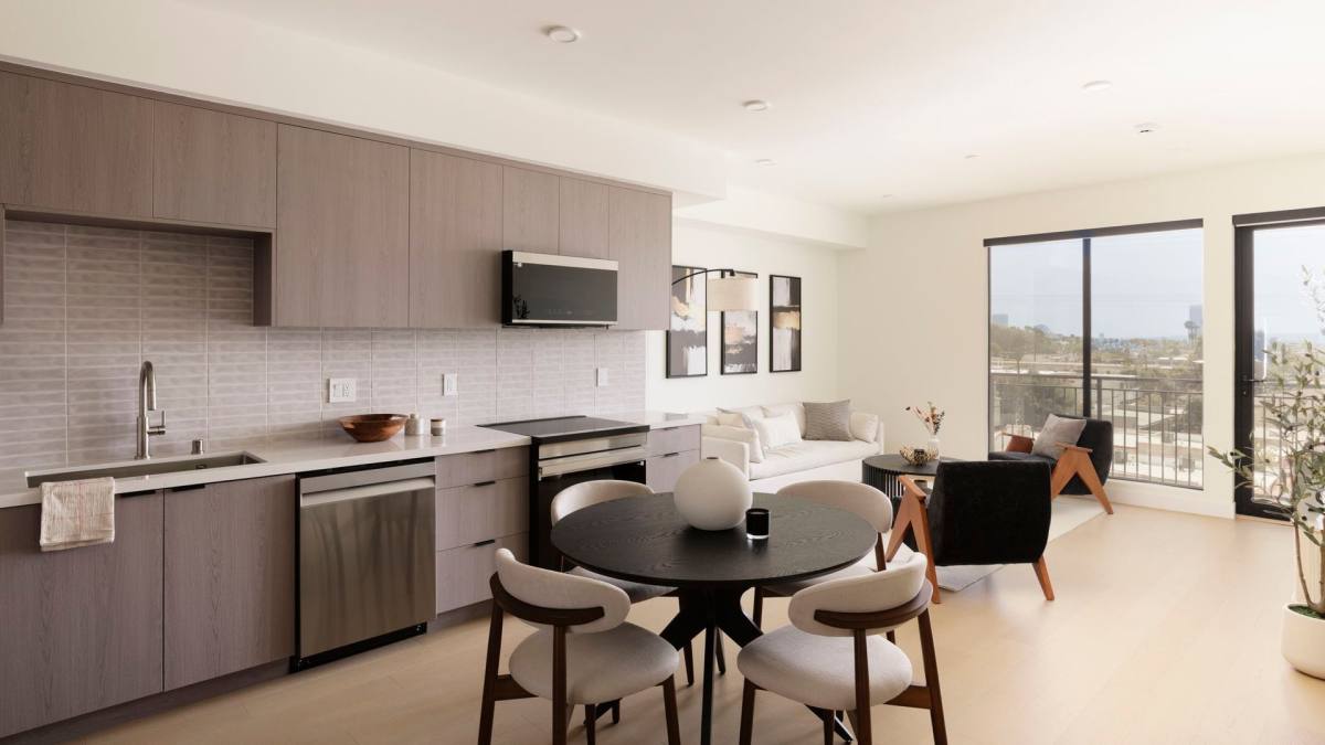 Apartment for rent at 806 N Edinburgh Ave, Los Angeles, CA 90046