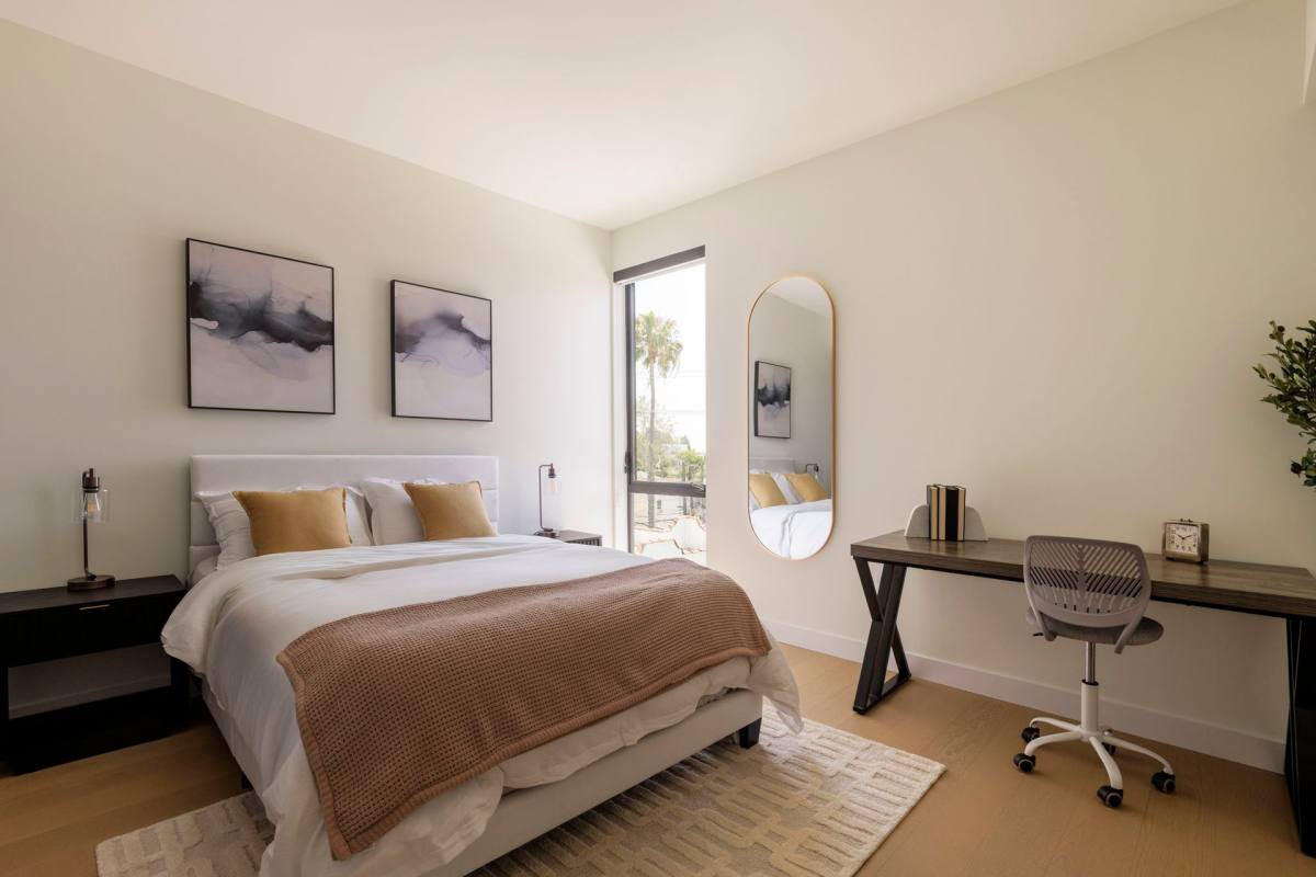 Apartment for rent at 806 N Edinburgh Ave, Los Angeles, CA 90046