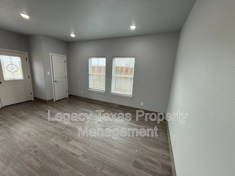 Apartment for rent at 910 Fuller #C, Cleburne, TX 76031