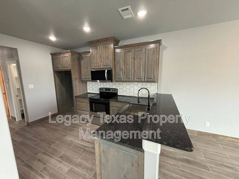 Apartment for rent at 910 Fuller #C, Cleburne, TX 76031
