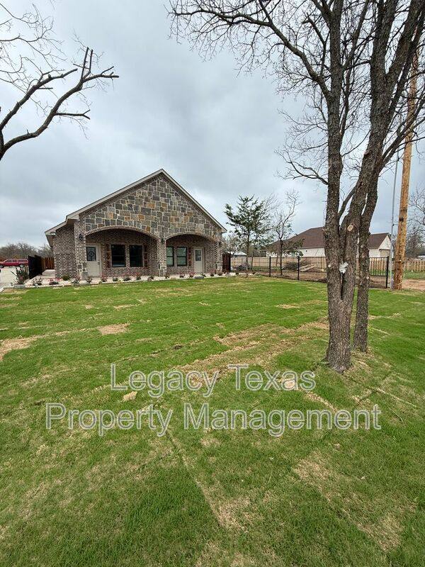 Apartment for rent at 910 Fuller #C, Cleburne, TX 76031
