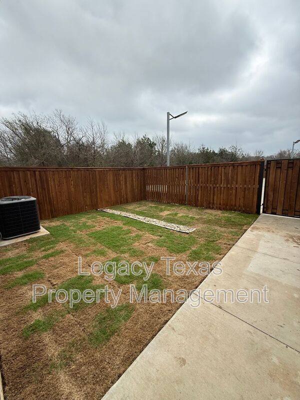 Apartment for rent at 910 Fuller #C, Cleburne, TX 76031