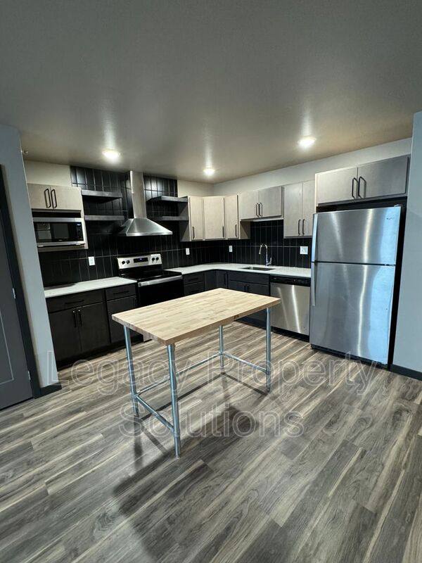 Apartment for rent at 226 E Greenfield Lane, Bismarck, ND 58503