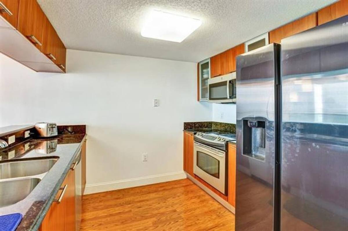 Apartment for rent at 1800 N Bayshore Dr, Miami, FL 33132