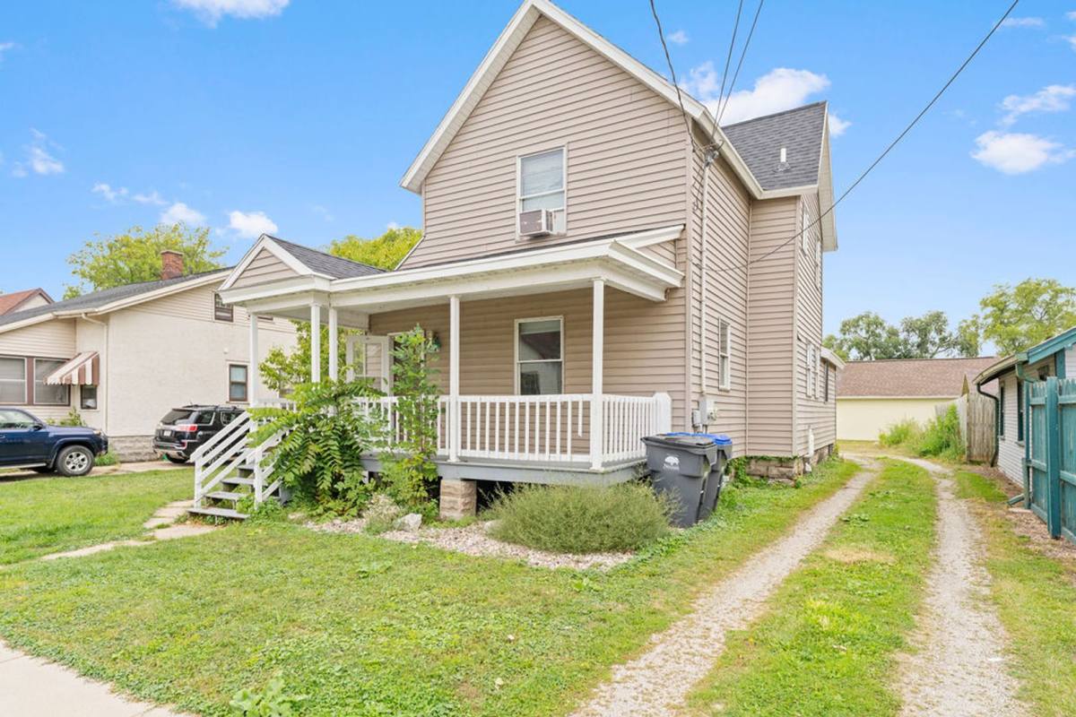 Apartment for rent at 114 Center St, Neenah, WI 54956