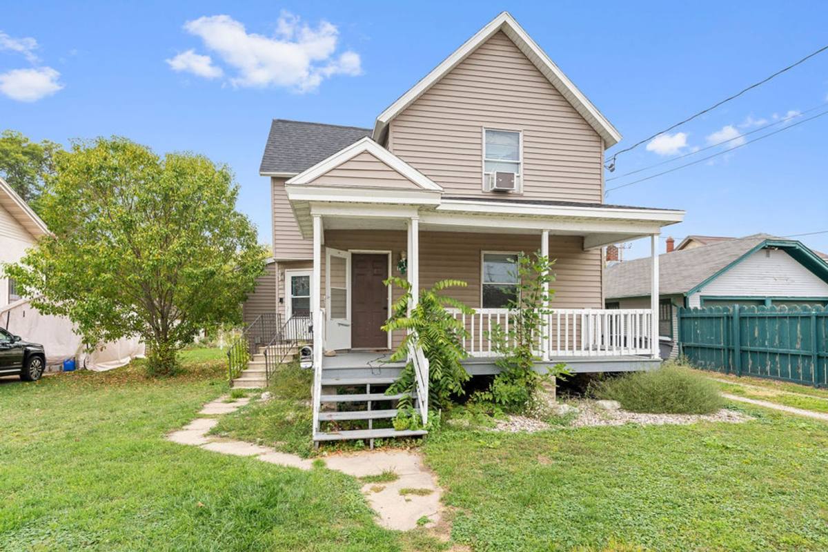 Apartment for rent at 114 Center St, Neenah, WI 54956