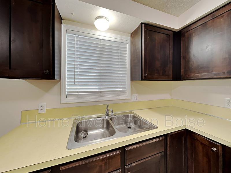 Apartment for rent at 106 N Homedale Ave, Caldwell, ID 83605