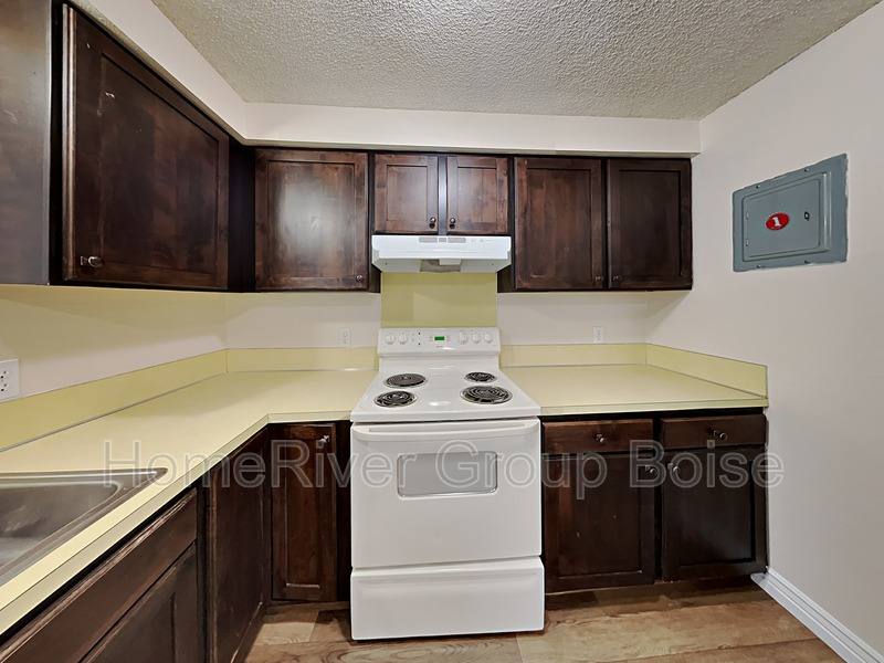 Apartment for rent at 106 N Homedale Ave, Caldwell, ID 83605