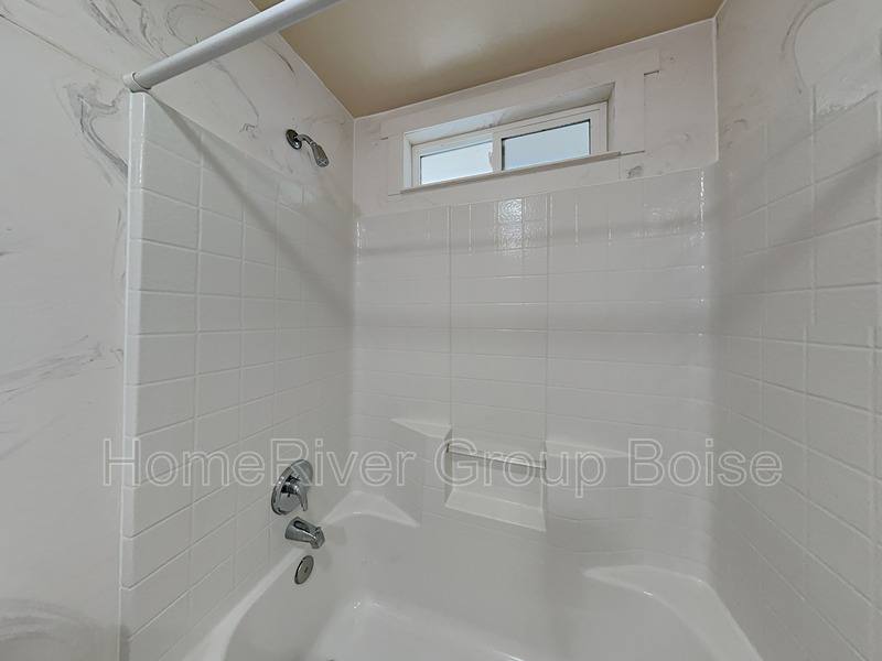 Apartment for rent at 106 N Homedale Ave, Caldwell, ID 83605