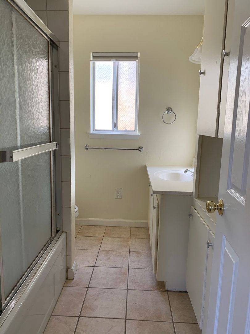 Apartment for rent at 150 Center St, Auburn, CA 95603